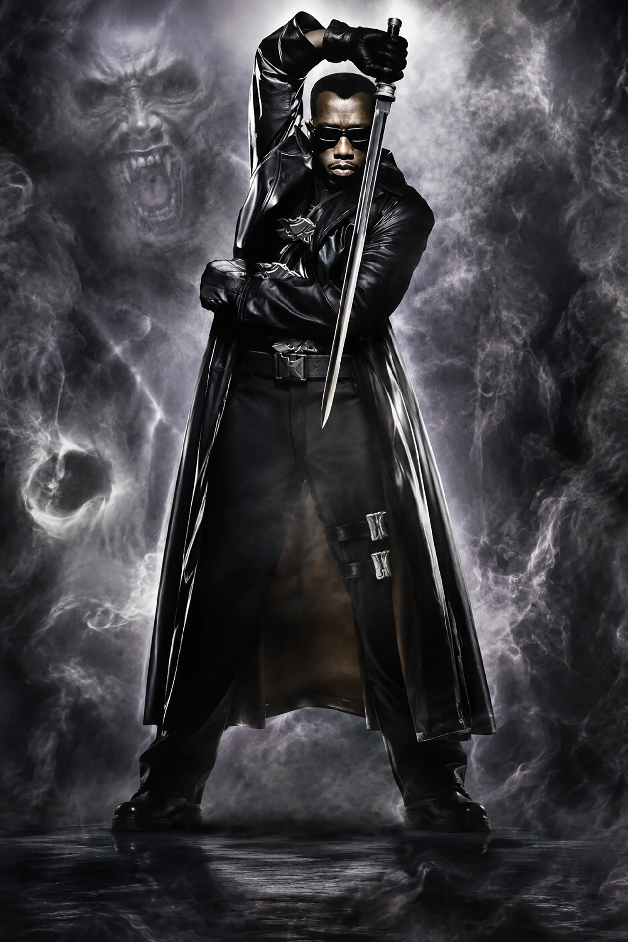 peliculas similares a blade cazador de vampiros, poster de wesley snipes con espada peliculas similares a blade cazador de vampiros, poster de wesley snipes con espada